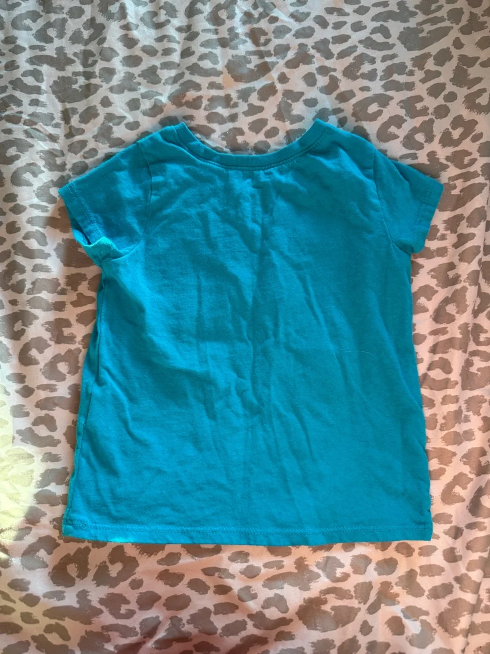Turquoise Kids Tee with Roller-Skating Giraffe and Rainbow